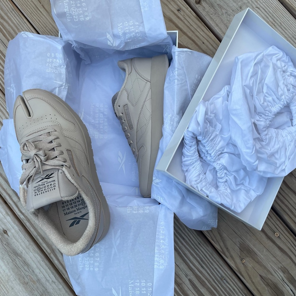 Maison Marigela X Reebok Tabi sneaker rare Taupe color men 8 women 9.5